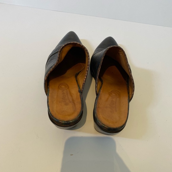 Made in USA size 10.5 leather/ block heel slip on. - Picture 4 of 8